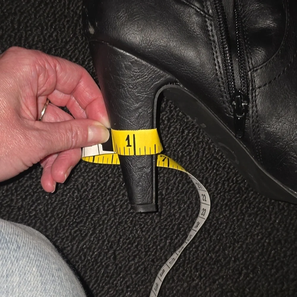 Guess boots